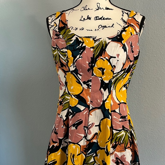 Super Cute Nine West Dress with Pockets! - Picture 1 of 11